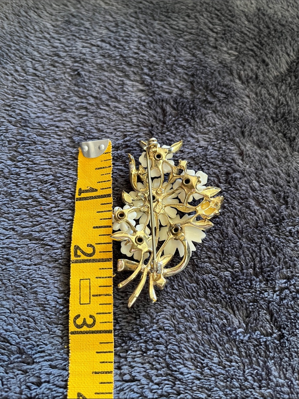 Gold-Tone Floral Bouquet Brooch - Elegant Yellow Flower Pin - Picture 2 of 2